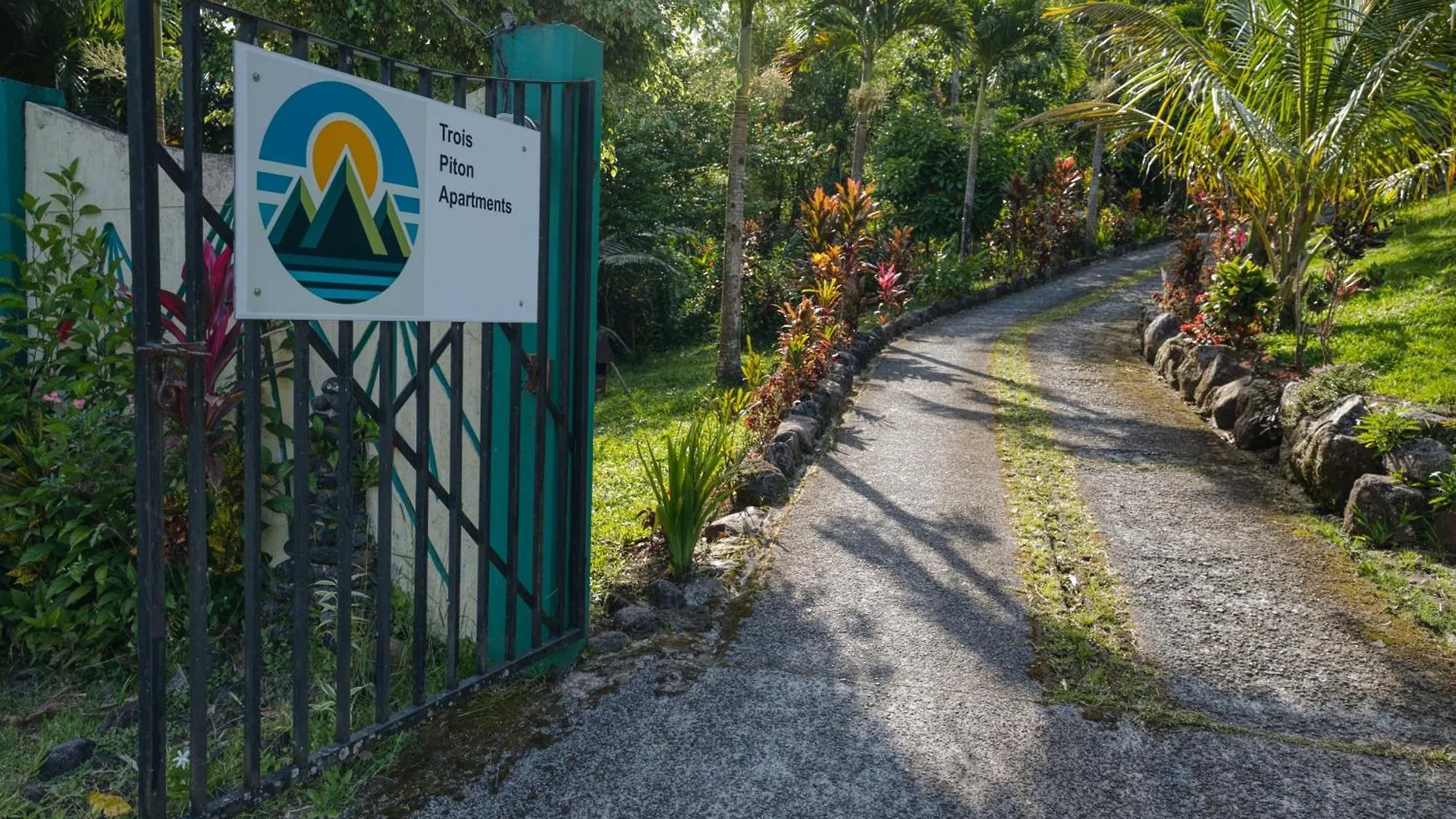 Trois Piton Apartments Pont Casse